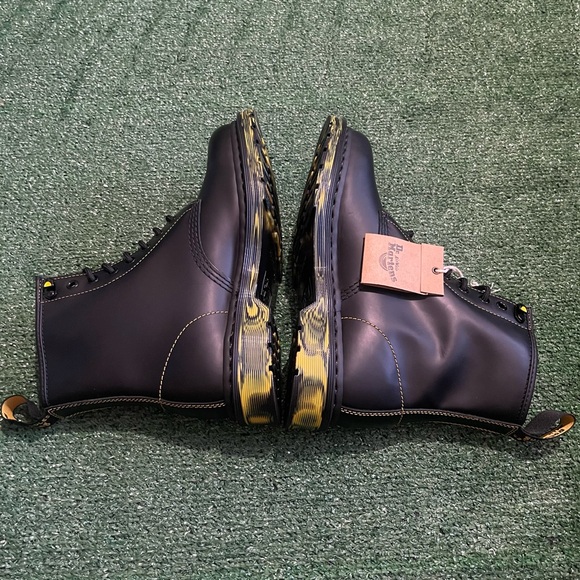 Original DR. MARTENS 1460 Boots LA004 Size 8Men-9Women Black Leather Yellow - Picture 4 of 7